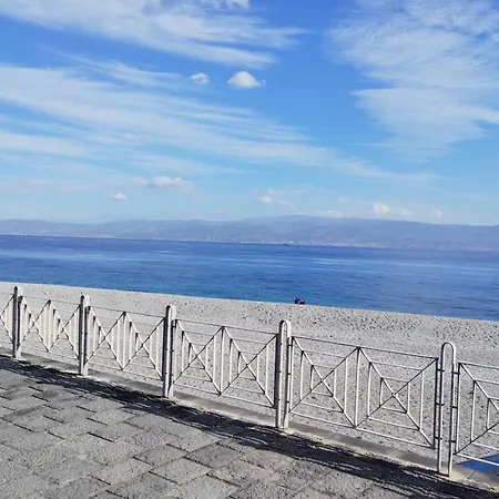 La Nel Villaggio Apartment Messina